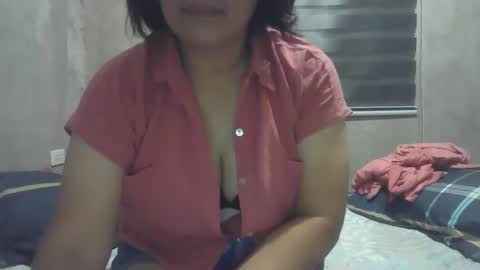 Snapshot of sweety_jhones chatting on 11-11-25, 12:27 jhones online show from 11-11-25, 12:27