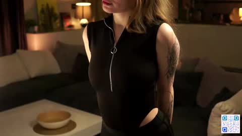 Snapshot of sweety_xis chatting on 11-22-25, 09:25 Bella . online show from 11-22-25, 09:25