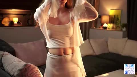 Snapshot of sweety_xis chatting on 11-28-25, 08:06 Bella . online show from 11-28-25, 08:06