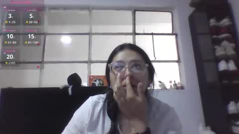 sweetyypeach online show from 11-12-25, 07:57