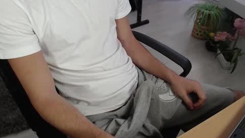 SwetLittleBoy4u online show from 09-23-25, 10:07