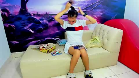 Snapshot of swingers_house chatting on 02-14-25, 07:12 Alana online show from 02-14-25, 07:12