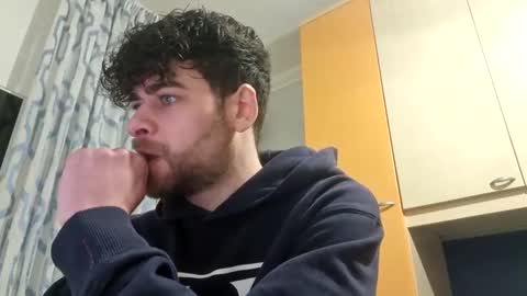 Snapshot of switchema chatting on 03-01-25, 08:21 Emanuele online show from 03-01-25, 08:21