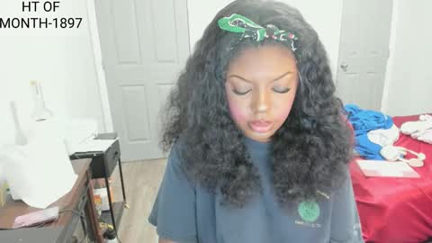 Snapshot of sxamleuy chatting on 11-19-25, 01:11 sxamleuy online show from 11-19-25, 01:11