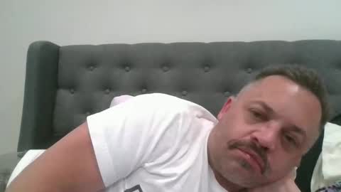 Snapshot of sxylegsturnmeon chatting on 11-18-25, 06:40 sxylegsturnmeon online show from 11-18-25, 06:40