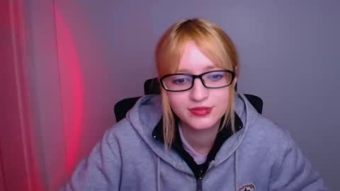 Snapshot of syfer_loon chatting on 11-26-25, 10:27 Syfer online show from 11-26-25, 10:27