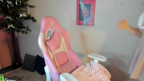 Sylvia online show from 12-17-25, 09:37