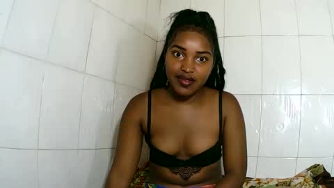 Snapshot of sylviasexy27 chatting on 02-21-25, 01:22 sylviasexy27 online show from 02-21-25, 01:22