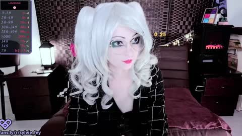 Sylvie online show from 01-10-25, 01:53