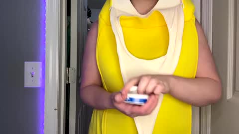 Snapshot of syndica chatting on 09-25-25, 11:08 Jennah online show from 09-25-25, 11:08