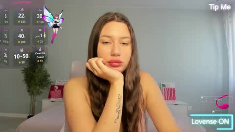 Snapshot of synop_sis chatting on 10-21-25, 02:12 Mila online show from 10-21-25, 02:12