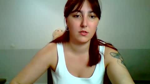 Snapshot of syssipisi chatting on 09-08-25, 08:19 Sarah online show from 09-08-25, 08:19