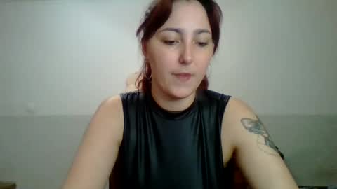 Snapshot of syssipisi chatting on 09-10-25, 03:01 Sarah online show from 09-10-25, 03:01
