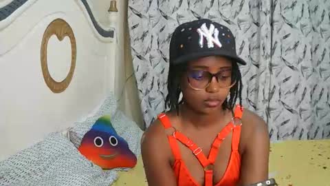 Snapshot of t_okyo chatting on 02-09-26, 02:43 TOKYO online show from 02-09-26, 02:43