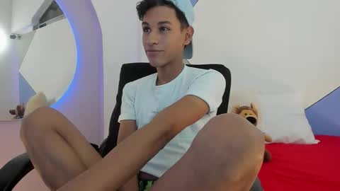 Snapshot of tachi00 chatting on 02-25-26, 09:13 Tashi00 online show from 02-25-26, 09:13