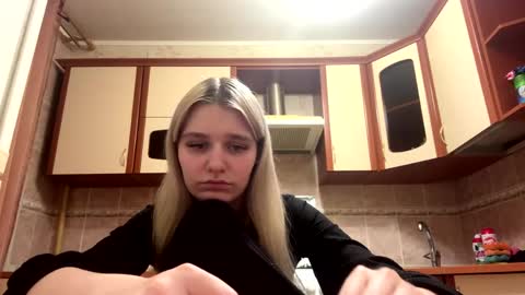 Mia online show from 02-23-26, 07:00