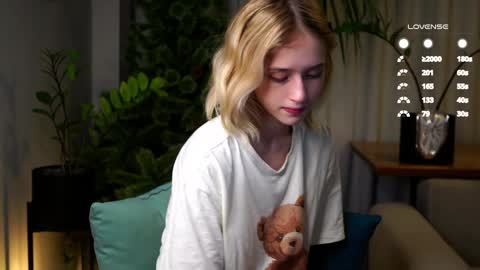 Mia online show from 02-01-25, 12:16