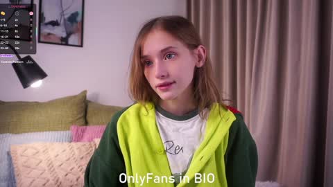 Mia online show from 12-03-25, 01:35