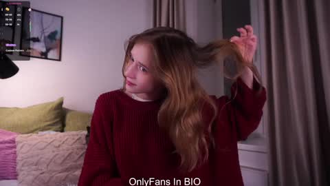 Mia online show from 12-05-25, 01:14