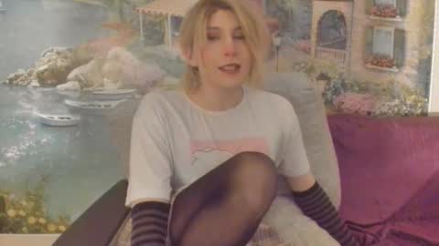 Snapshot of taka_s_paintroom chatting on 10-28-25, 04:16 Taka online show from 10-28-25, 04:16