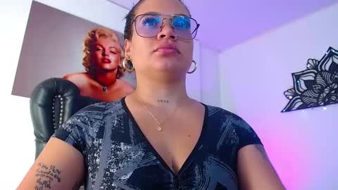 Snapshot of taliana36 chatting on 02-19-25, 01:06 taliana36 online show from 02-19-25, 01:06