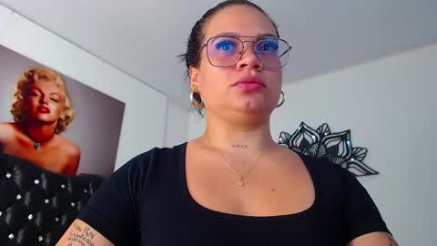 Snapshot of taliana36 chatting on 02-24-25, 01:10 taliana36 online show from 02-24-25, 01:10