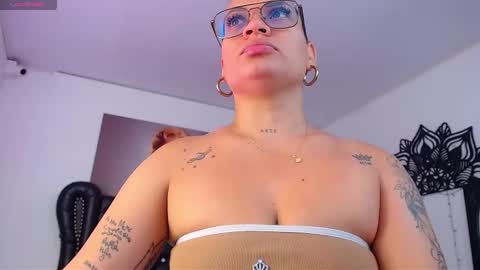 Snapshot of taliana36 chatting on 10-18-25, 12:06 taliana36 online show from 10-18-25, 12:06