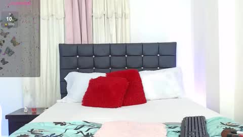 Snapshot of talianamoreno chatting on 11-12-25, 01:39 taliana modelo independiente online show from 11-12-25, 01:39