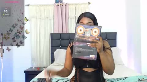 Snapshot of talianamoreno chatting on 11-18-25, 01:00 taliana modelo independiente online show from 11-18-25, 01:00