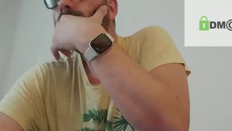 Snapshot of tallboy77eu chatting on 12-19-24, 08:23 Aligator online show from 12-19-24, 08:23