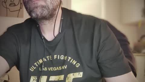 Snapshot of tallboy77eu chatting on 01-12-25, 01:00 Aligator online show from 01-12-25, 01:00