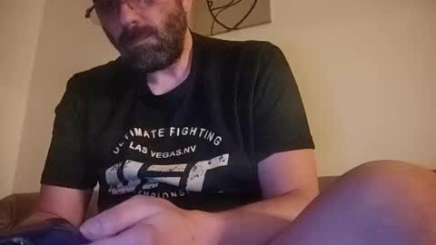 Snapshot of tallboy77eu chatting on 02-24-25, 06:04 Aligator online show from 02-24-25, 06:04