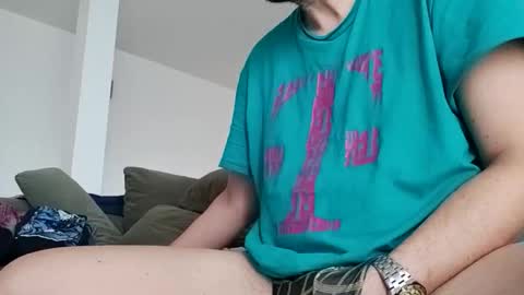 Snapshot of tallboy77eu chatting on 12-03-25, 12:03 Aligator online show from 12-03-25, 12:03