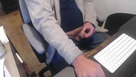 Snapshot of tallguy4unow chatting on 02-02-26, 05:11 tallguy4unow online show from 02-02-26, 05:11