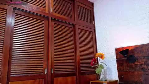 Snapshot of tamara_sanz1 chatting on 11-24-25, 12:43 online show from 11-24-25, 12:43