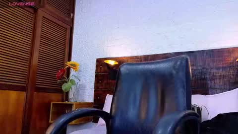 Snapshot of tamara_sanz1 chatting on 11-30-25, 11:58 online show from 11-30-25, 11:58