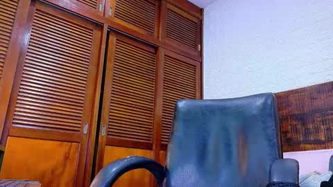 Snapshot of tamara_sanz1 chatting on 12-22-25, 12:02 online show from 12-22-25, 12:02