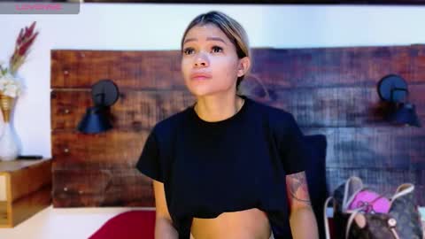 Snapshot of tamara_sanz1 chatting on 02-14-26, 10:01 online show from 02-14-26, 10:01