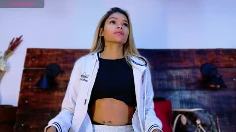 Snapshot of tamara_sanz1 chatting on 02-17-26, 10:01 online show from 02-17-26, 10:01