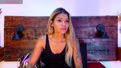 Snapshot of tamara_sanz1 chatting on 02-21-26, 10:05 online show from 02-21-26, 10:05