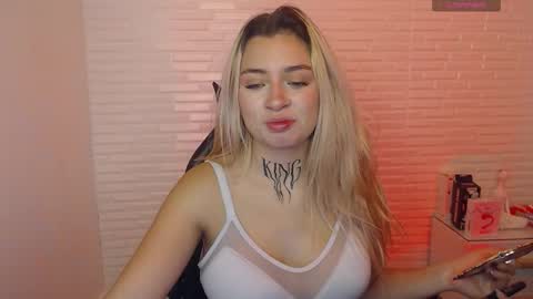 Snapshot of tamara_velezz chatting on 02-25-26, 09:13 Tamara online show from 02-25-26, 09:13