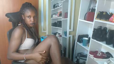 Snapshot of tamela_1 chatting on 10-09-25, 05:05 tamela online show from 10-09-25, 05:05