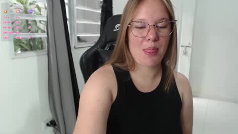 Snapshot of tamy_shine87 chatting on 12-19-25, 09:00 Im Samy online show from 12-19-25, 09:00