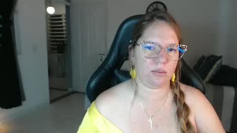 Snapshot of tamy_shine87 chatting on 02-02-26, 01:37 Im Samy online show from 02-02-26, 01:37