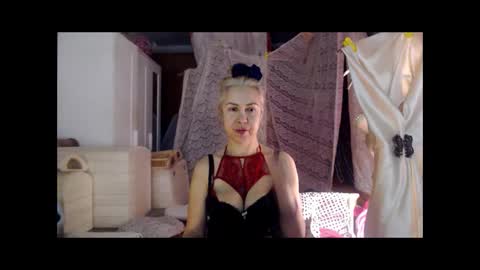 Milena online show from 12-22-25, 11:46