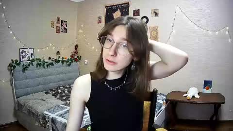 Snapshot of tangerine4dreams chatting on 02-09-25, 12:19 Milena Kuprianova online show from 02-09-25, 12:19