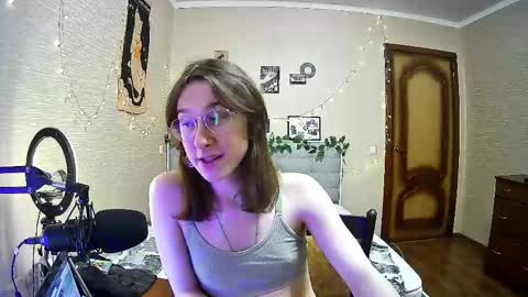 Snapshot of tangerine4dreams chatting on 02-11-25, 01:20 Milena Kuprianova online show from 02-11-25, 01:20