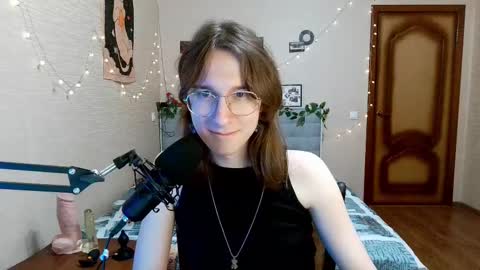 Snapshot of tangerine4dreams chatting on 02-13-25, 12:54 Milena Kuprianova online show from 02-13-25, 12:54