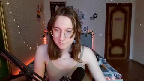 Snapshot of tangerine4dreams chatting on 02-22-25, 09:34 Milena Kuprianova online show from 02-22-25, 09:34