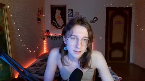 Snapshot of tangerine4dreams chatting on 02-22-25, 12:40 Milena Kuprianova online show from 02-22-25, 12:40